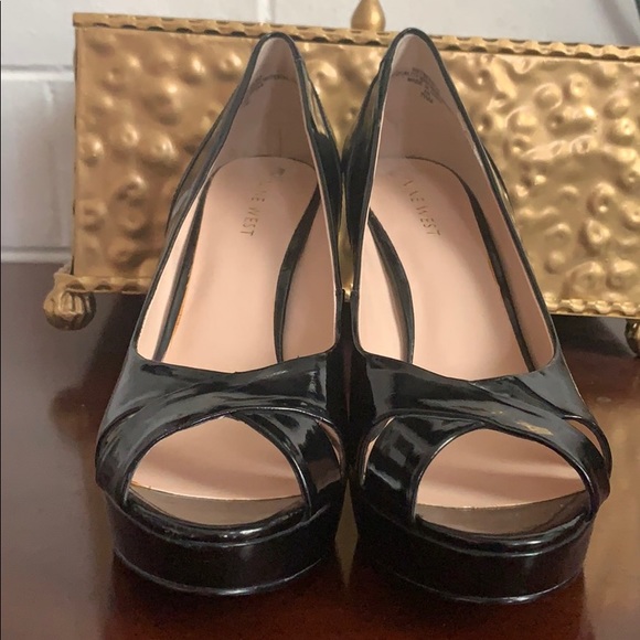 BLACK PATEN LEATHER SHOES by NINE WEST - Picture 6 of 7